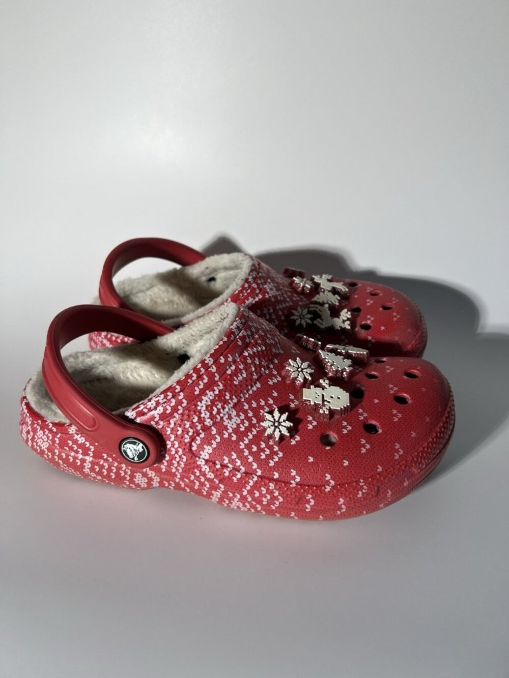 Women's Size 7 Crocs Lined Holiday Charm Clog Red/White w/Jibbitz Ugly Sweater - Picture 3 of 15